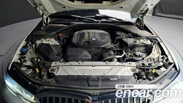 BMW 3-Series 2021 thumb 6