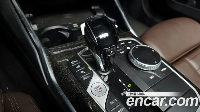 BMW 3-Series 2021 thumb 9