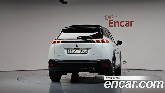 Peugeot 2008 2020 thumb 3