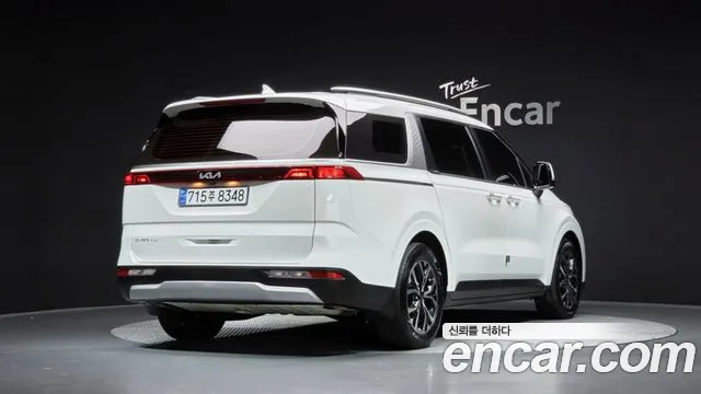 Kia Carnival 2023 thumb 2