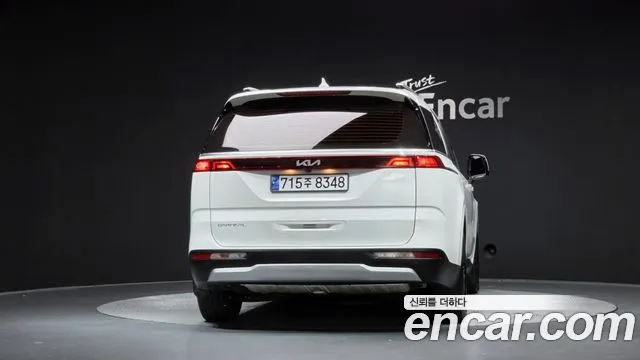 Kia Carnival 2023 thumb 4