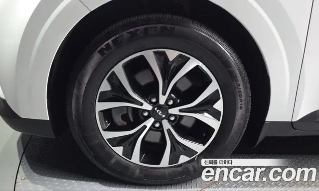 Kia Carnival 2023 thumb 5