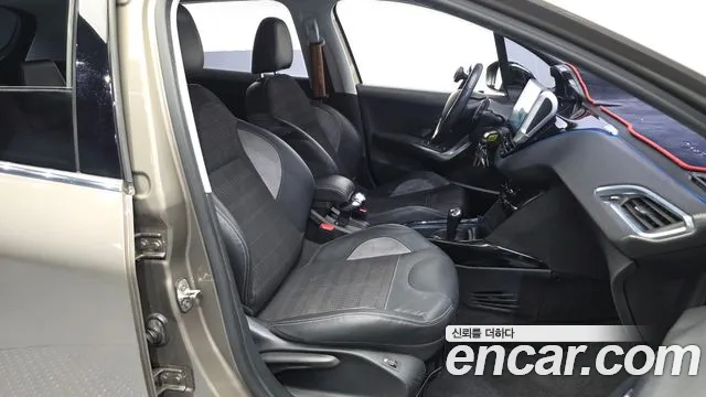 Peugeot 2008 2015 thumb 11