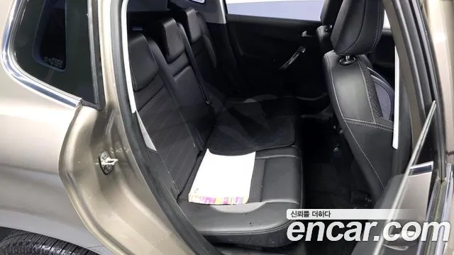 Peugeot 2008 2015 thumb 12