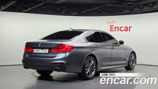 BMW 5-Series 2017 thumb 2