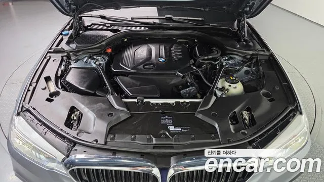 BMW 5-Series 2017 thumb 6