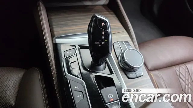 BMW 5-Series 2017 thumb 9
