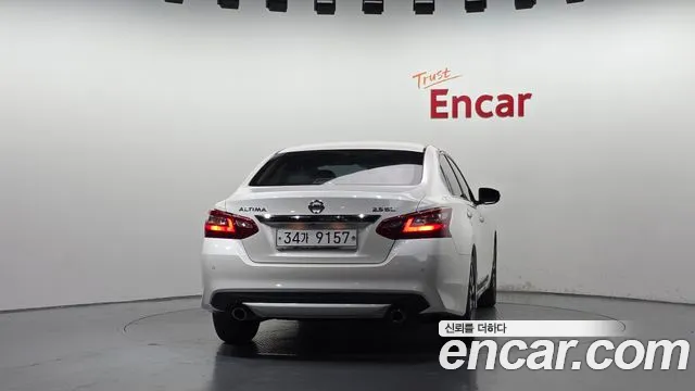 Nissan Altima 2018 thumb 4