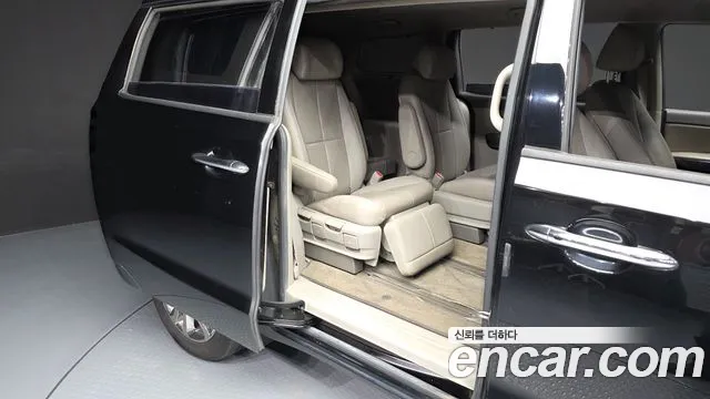 Kia Carnival 2016 thumb 12