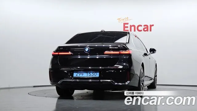 BMW i7 2023 thumb 4