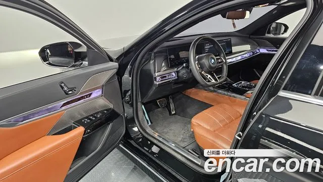 BMW i7 2023 thumb 10