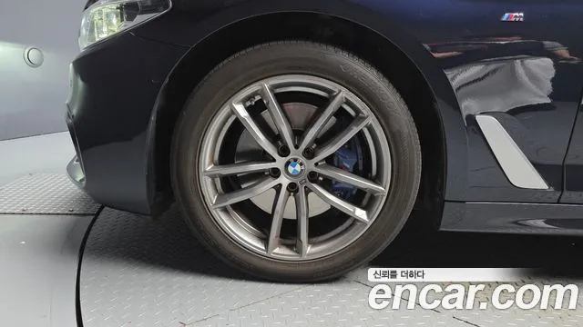 BMW 5-Series 2018 thumb 5