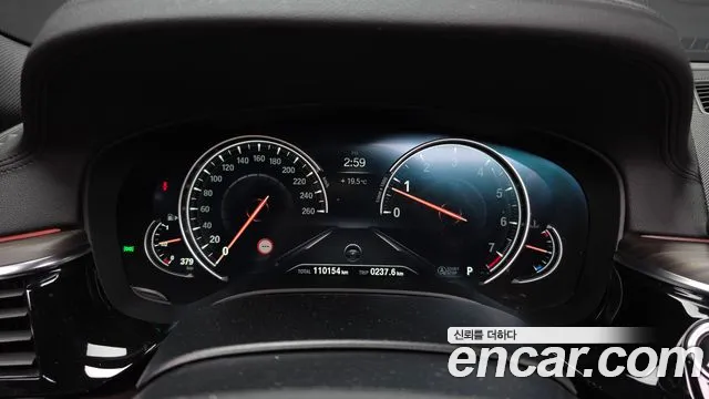 BMW 5-Series 2018 thumb 8