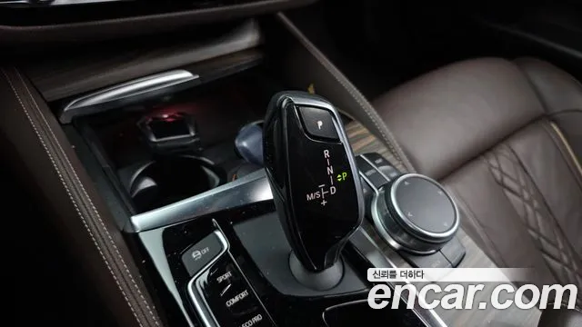 BMW 5-Series 2018 thumb 9