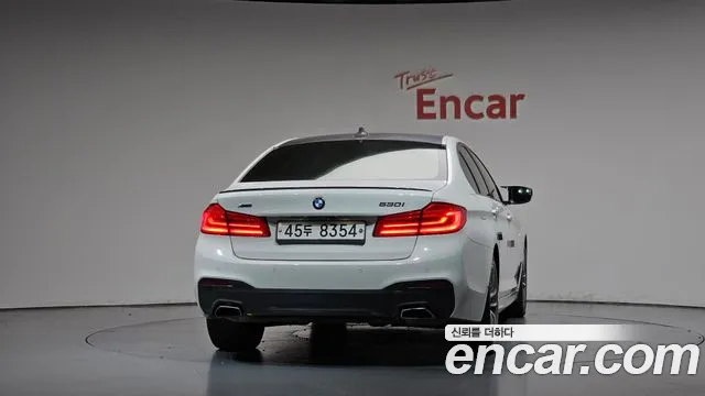 BMW 5-Series 2017 thumb 3