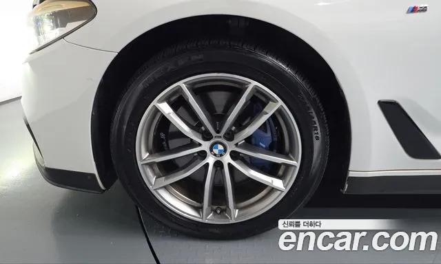 BMW 5-Series 2017 thumb 4