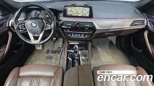 BMW 5-Series 2017 thumb 6