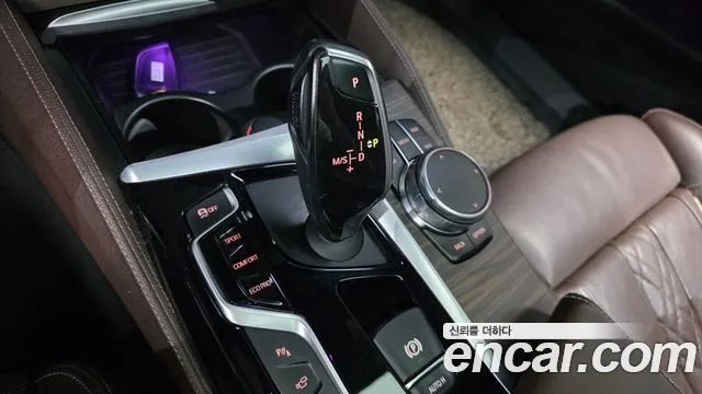 BMW 5-Series 2017 thumb 8