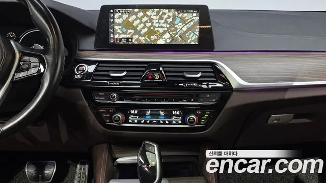 BMW 5-Series 2017 thumb 12