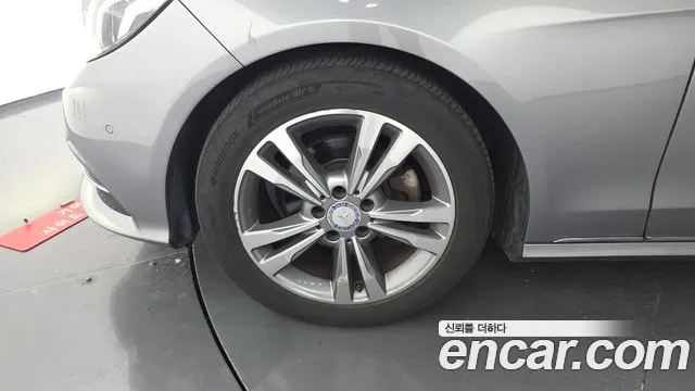 Mercedes-Benz E-Класс 2013 thumb 5