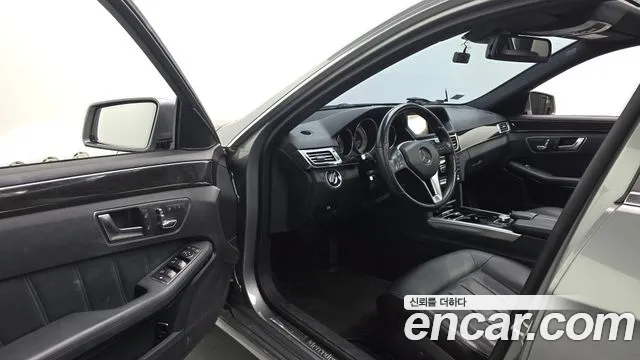 Mercedes-Benz E-Класс 2013 thumb 10