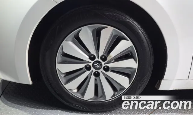 Hyundai Grandeur 2015 thumb 4