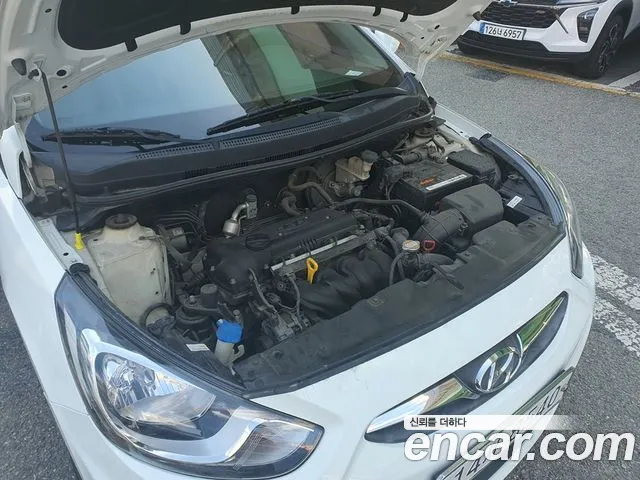 Hyundai Accent 2011 thumb 3