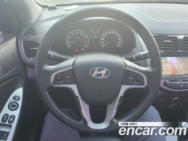 Hyundai Accent 2011 thumb 9