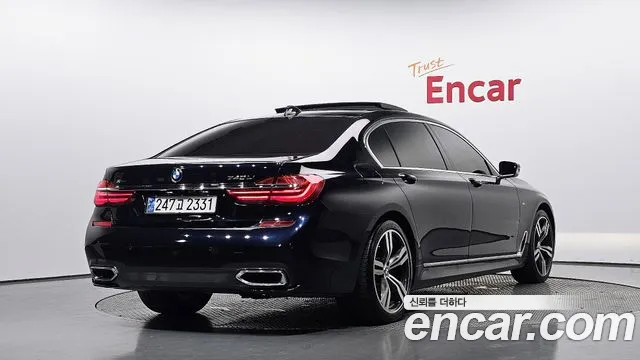 BMW 7-Series 2019 thumb 2