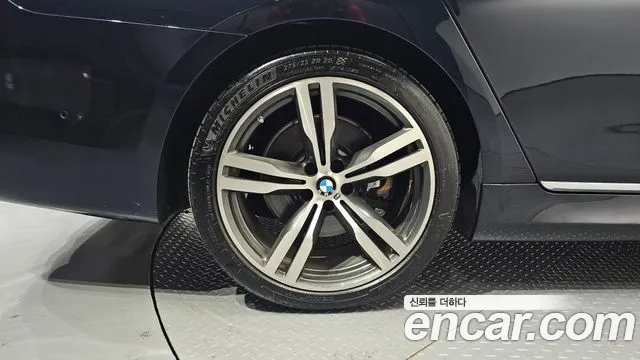 BMW 7-Series 2019 thumb 5