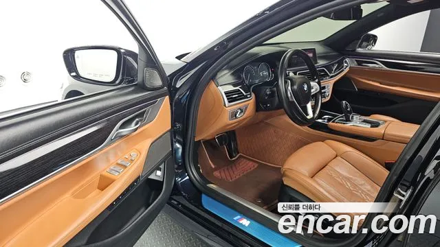 BMW 7-Series 2019 thumb 10