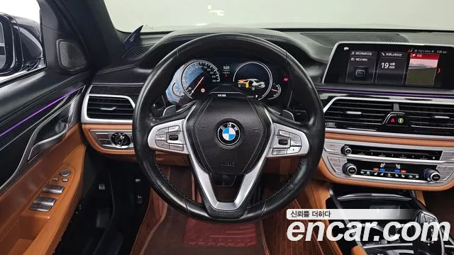 BMW 7-Series 2019 thumb 12