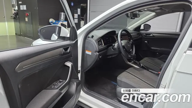 Volkswagen T-Roc 2021 thumb 10
