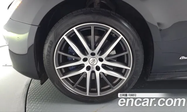 Maserati Ghibli 2021 thumb 4