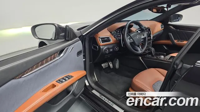 Maserati Ghibli 2021 thumb 9