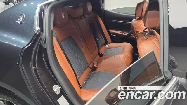 Maserati Ghibli 2021 thumb 11