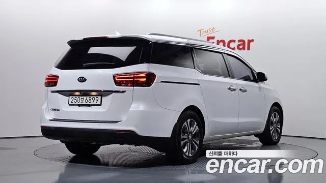 Kia Carnival 2019 thumb 2