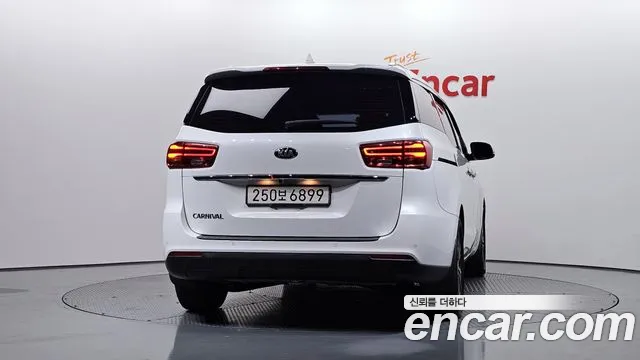 Kia Carnival 2019 thumb 4