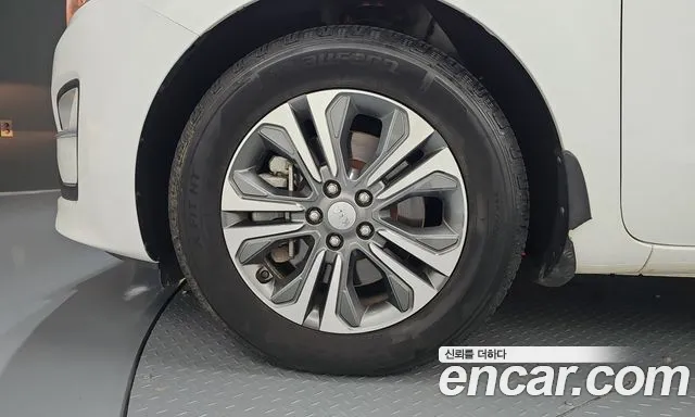 Kia Carnival 2019 thumb 5