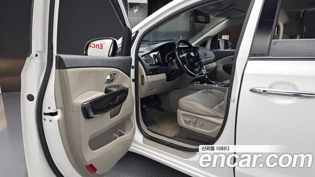 Kia Carnival 2019 thumb 10