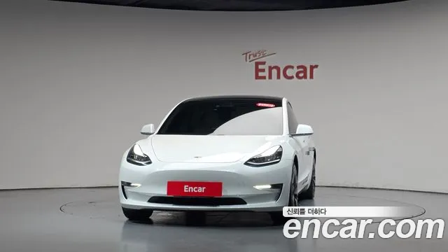 Tesla Model 3 2020 thumb 2
