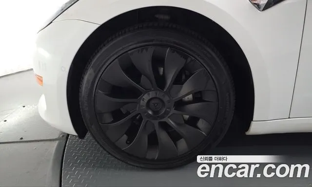 Tesla Model 3 2020 thumb 4