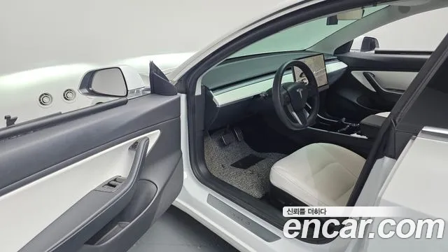 Tesla Model 3 2020 thumb 9