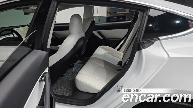 Tesla Model 3 2020 thumb 10