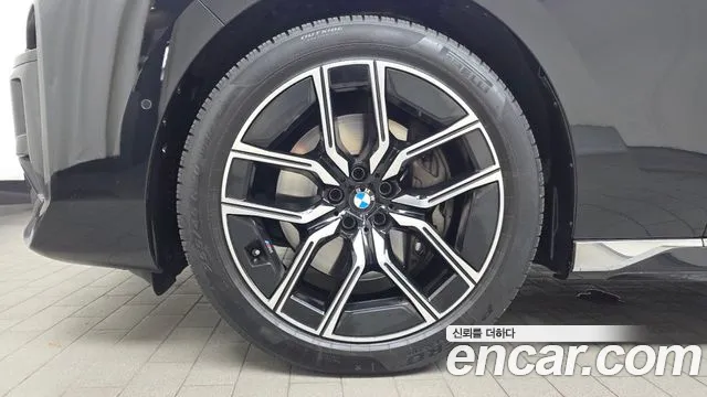 BMW 7-Series 2024 thumb 4