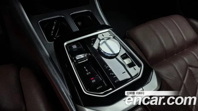 BMW 7-Series 2024 thumb 8