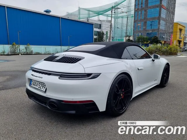 Porsche 911 2023 thumb 3