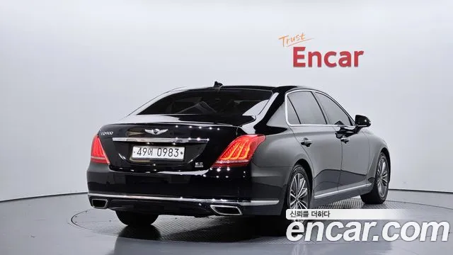 Genesis G90 2016 thumb 2