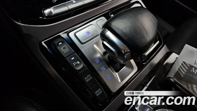 Genesis G90 2016 thumb 9