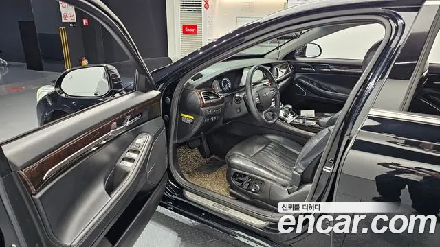 Genesis G90 2016 thumb 10